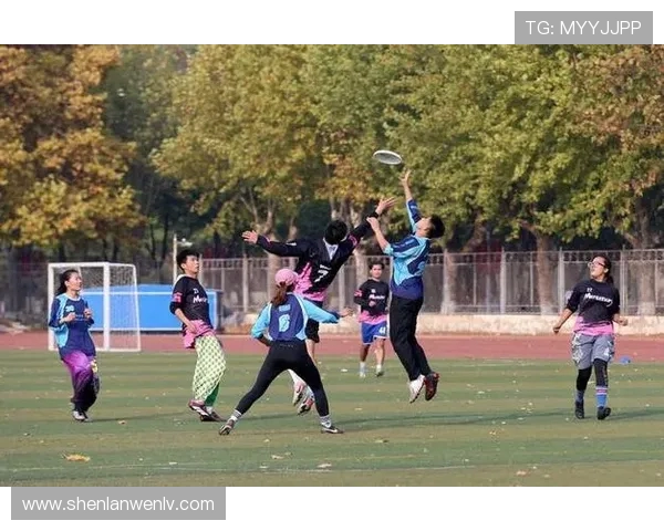 武汉飞盘队与重庆飞盘队赛后复盘分析意识与战术的较量